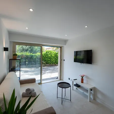 Idealement Situe Front De Lejlighed *